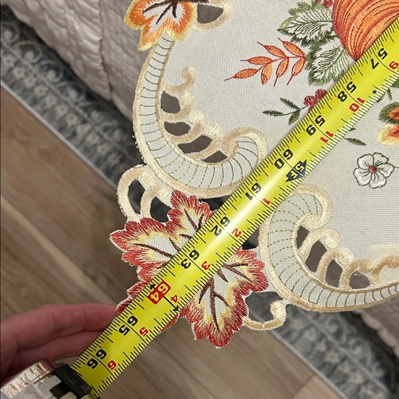 Table Runner Set - Picture 15 of 15